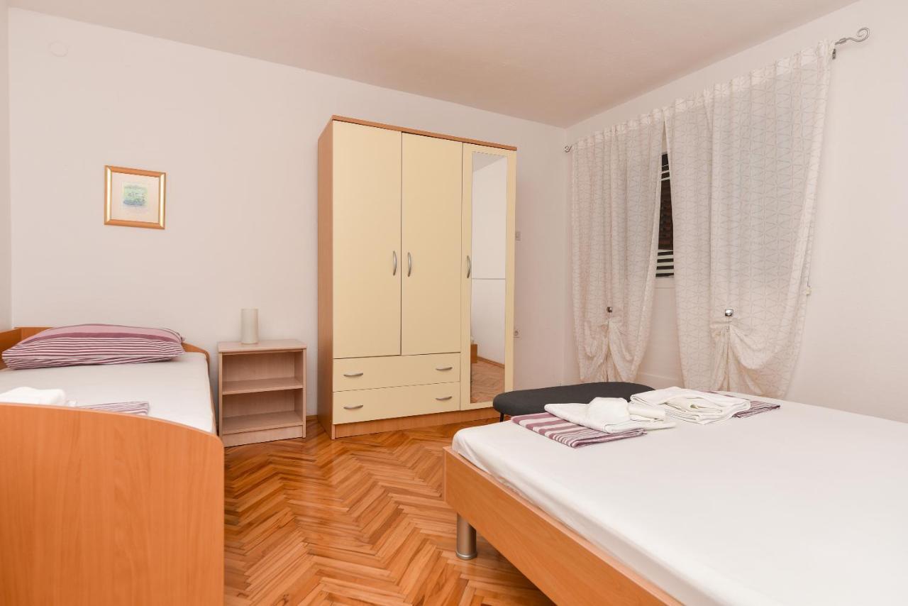 Apartments Marsela Tucepi Bagian luar foto